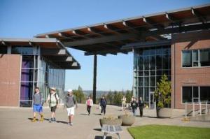 students walking in the Malik Commons area between the Manspeaker Instructional Building and the HUB